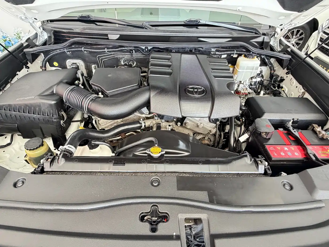 Toyota Land Cruiser (Import) 2015 4.0L V6 Middle East Limited Edition фото 12