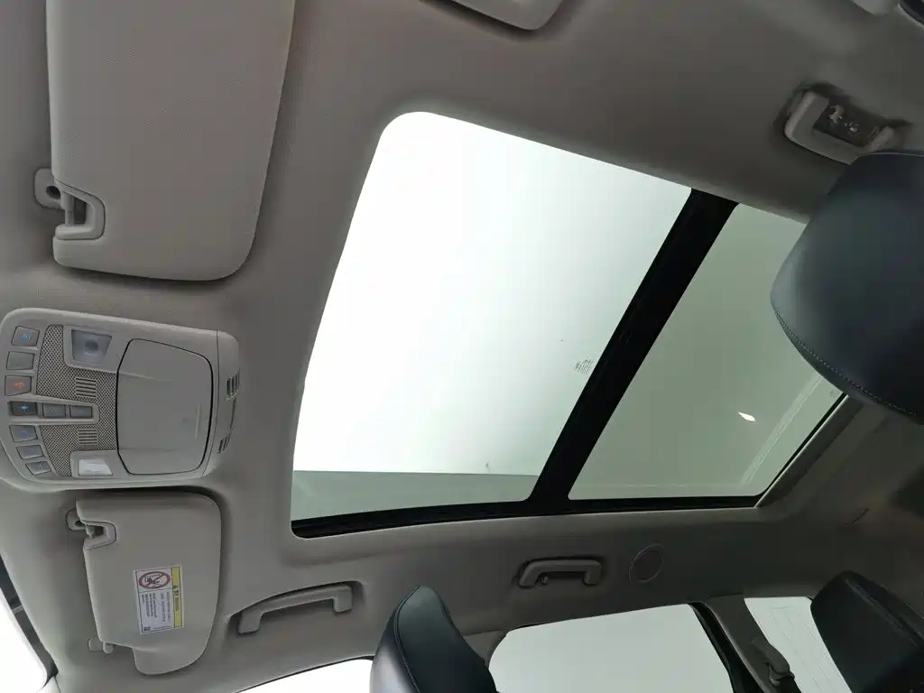 Фото 14 - Ford Edge