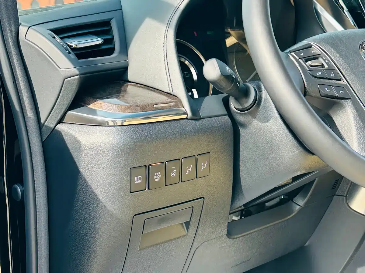 Toyota Vellfire 2020 Hybrid 2.5L Black Gold Limited Edition фото 16