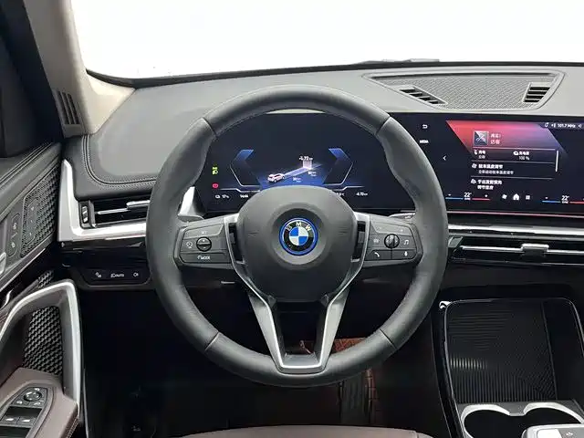 Фото 10 - BMW iX1