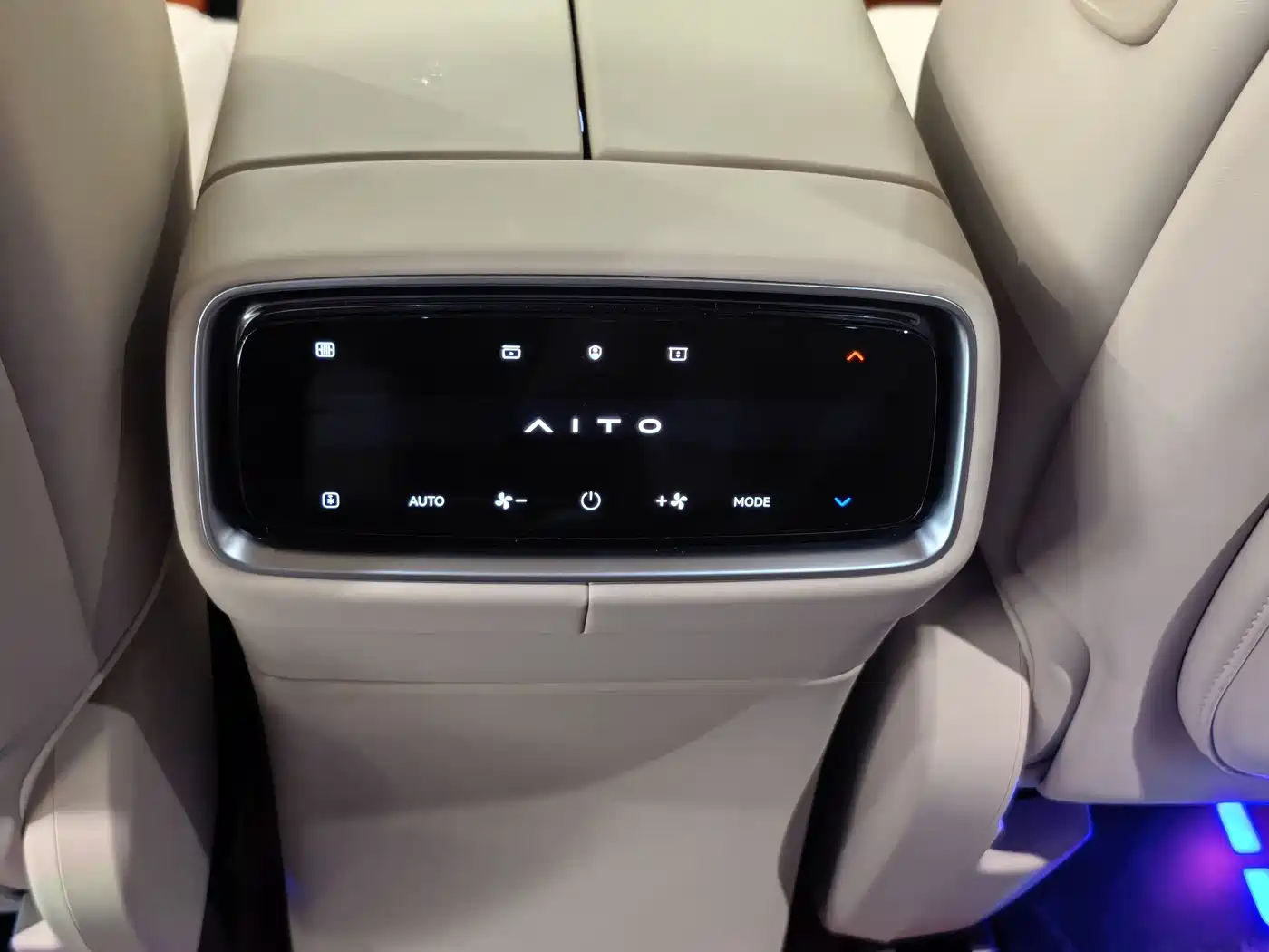 AITO Wenjie AITO M9 2024 Range Extender Ultra 52kWh 6-seater фото 10