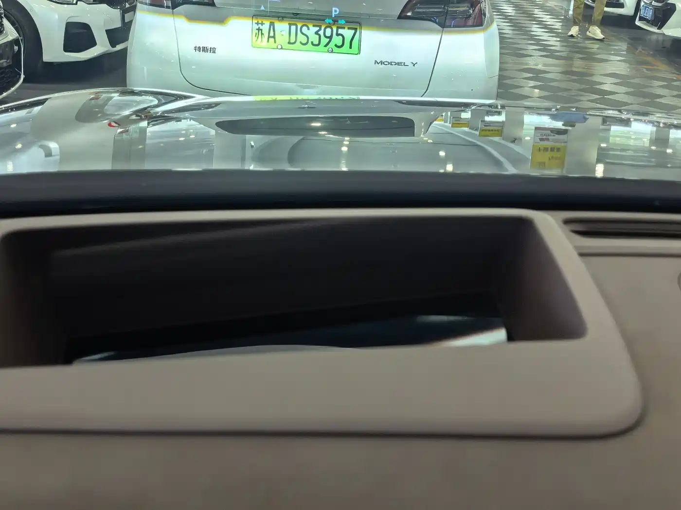 AITO Wenjie AITO M9 2024 Range Extender Ultra 52kWh 6-seater фото 12