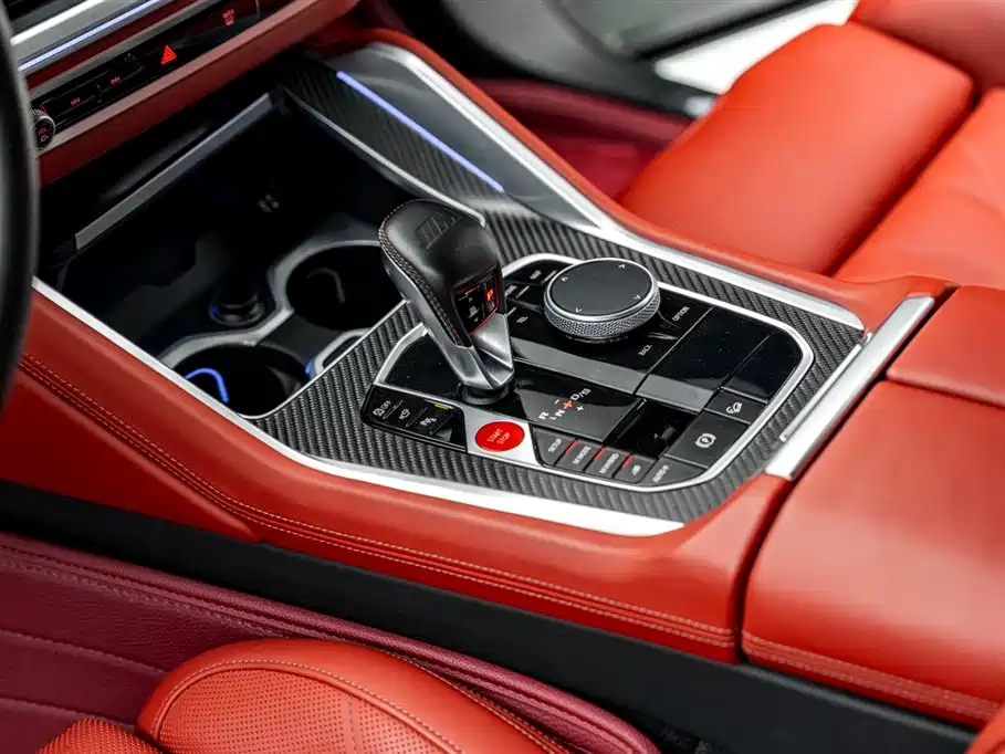 BMW XM 2023 50e фото 21