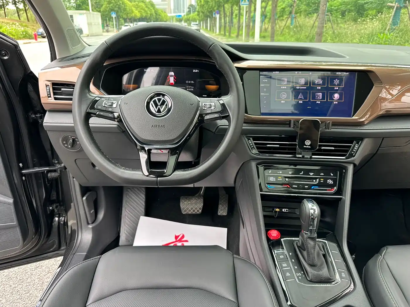 Volkswagen Tharu 2022 280TSI FWD Luxury Edition фото 13