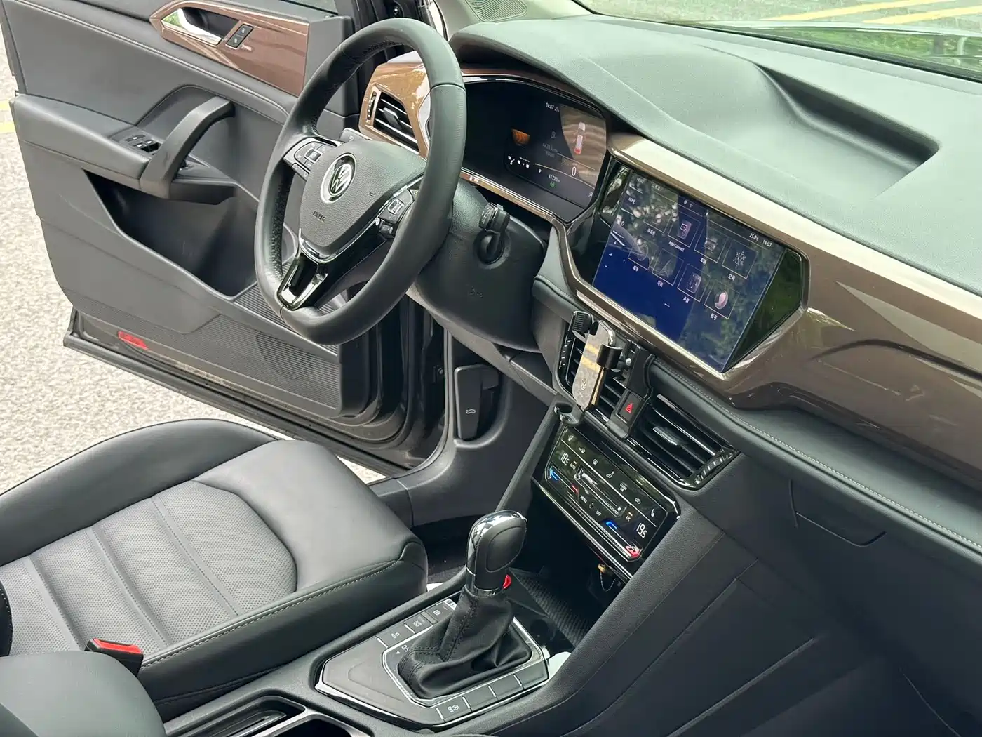 Volkswagen Tharu 2022 280TSI FWD Luxury Edition фото 15