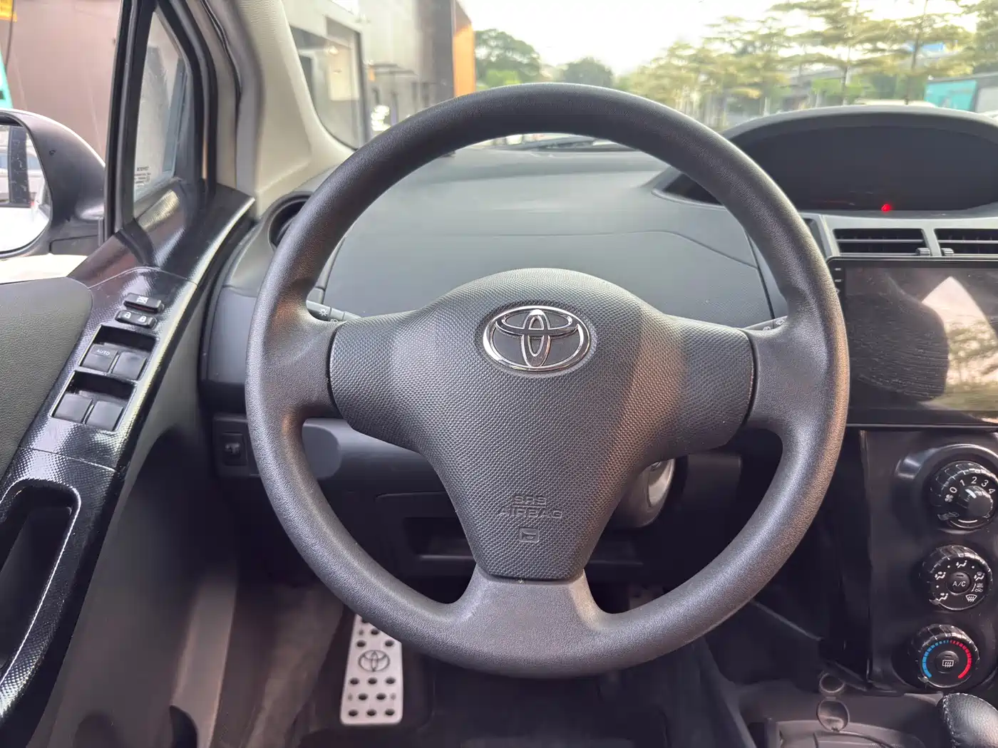 Toyota Yaris 2011 1.6G Auto Dynamic Edition фото 15