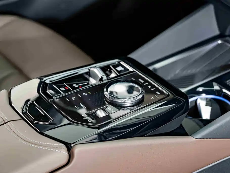 BMW 5 Series 2024 525Li M Sport Package фото 18