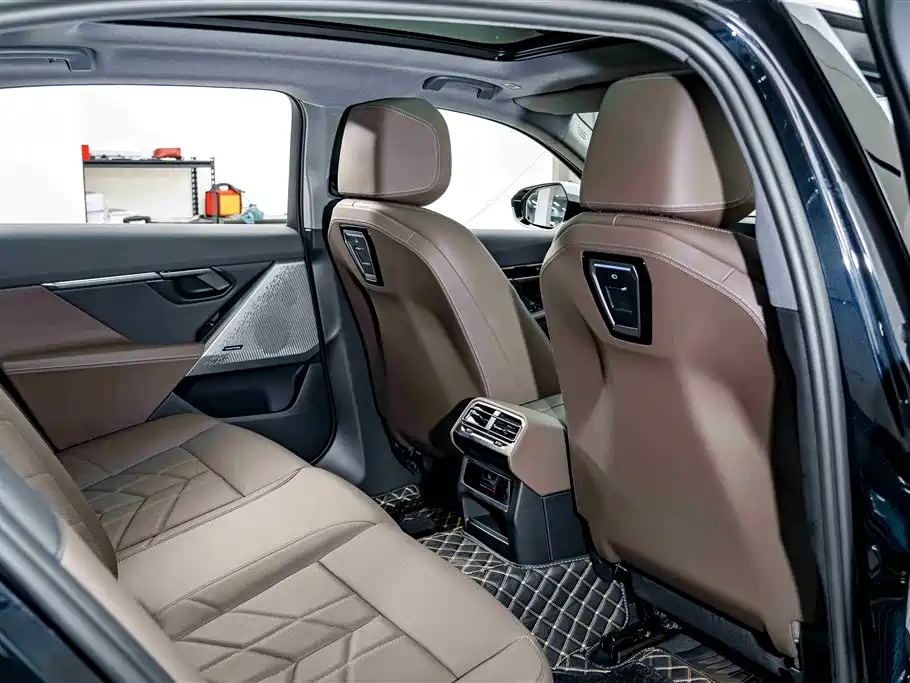 BMW 5 Series 2024 525Li M Sport Package фото 21