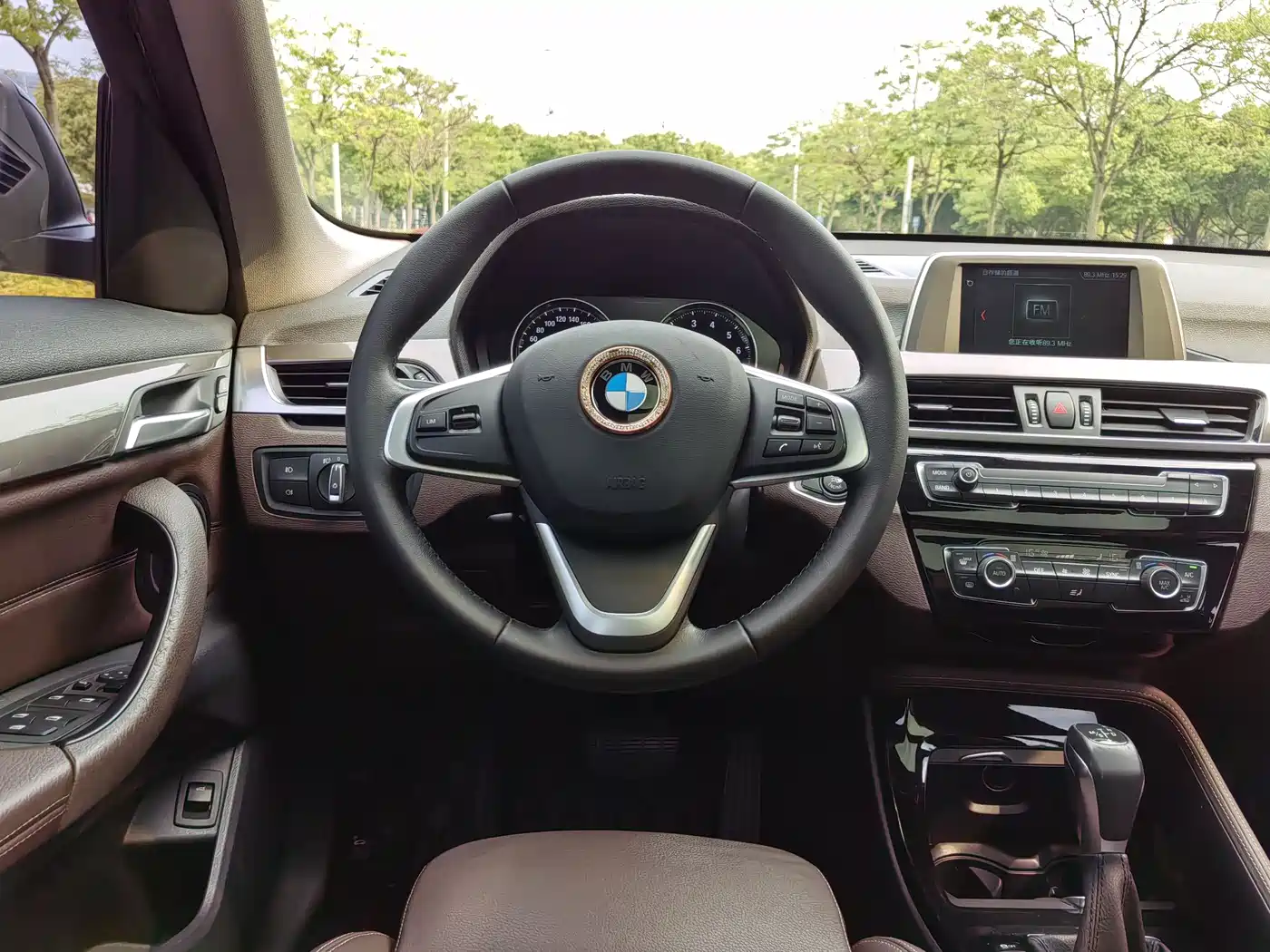 BMW X1 2018 xDrive20Li Premium Model фото 19