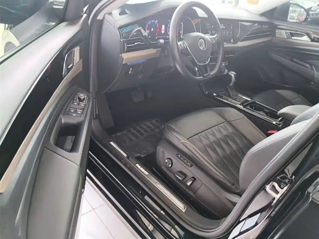 Volkswagen Passat 2019 330TSI Luxury Edition China VI фото 16