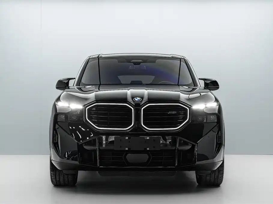 BMW XM 2023 50e фото 2