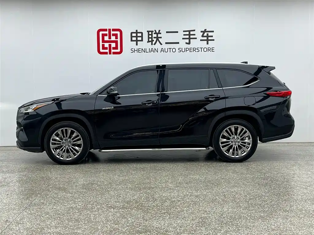 Toyota Highlander 2023 2.5L Smart Hybrid Dual Engine AWD Luxury 7-Seater фото 5