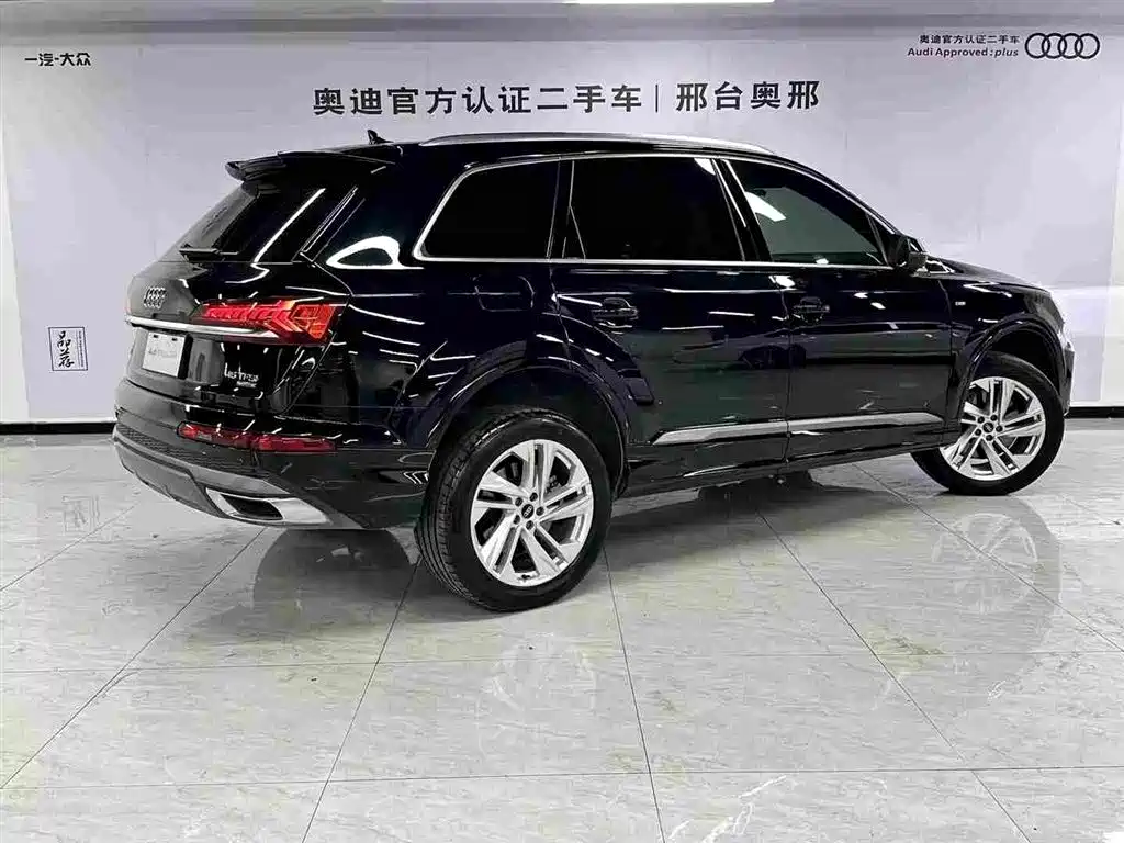 Фото 4 - Audi Q7