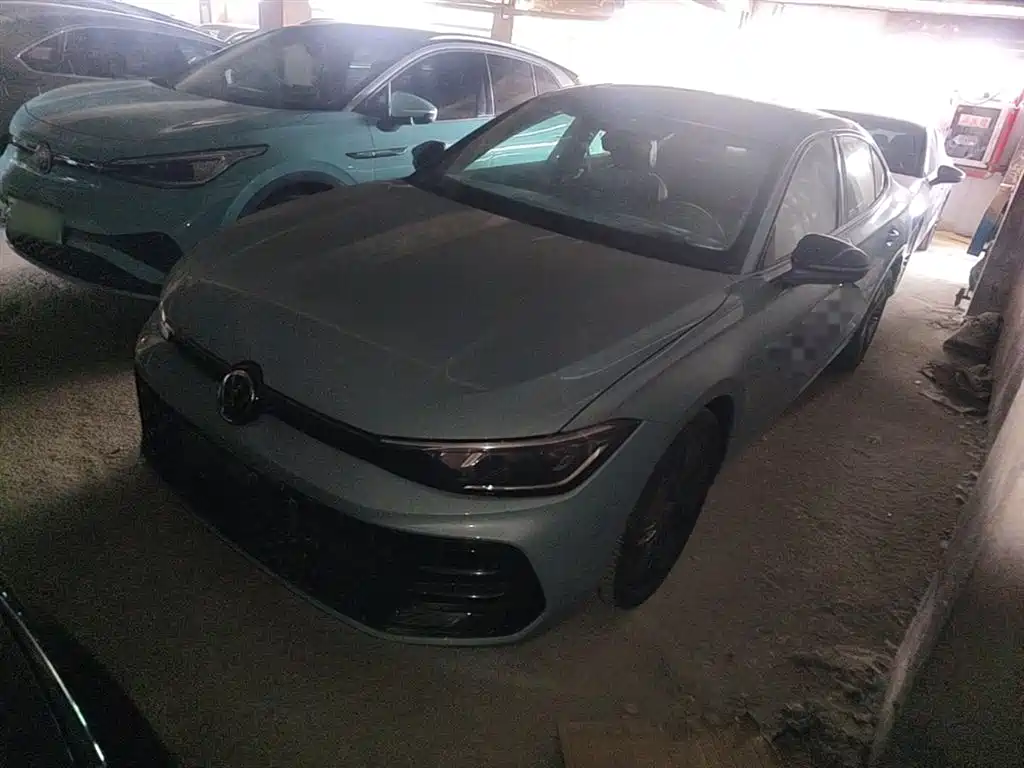 Volkswagen Passat 2025 Model Pro 380TSI Starlight Dragon Premium Edition