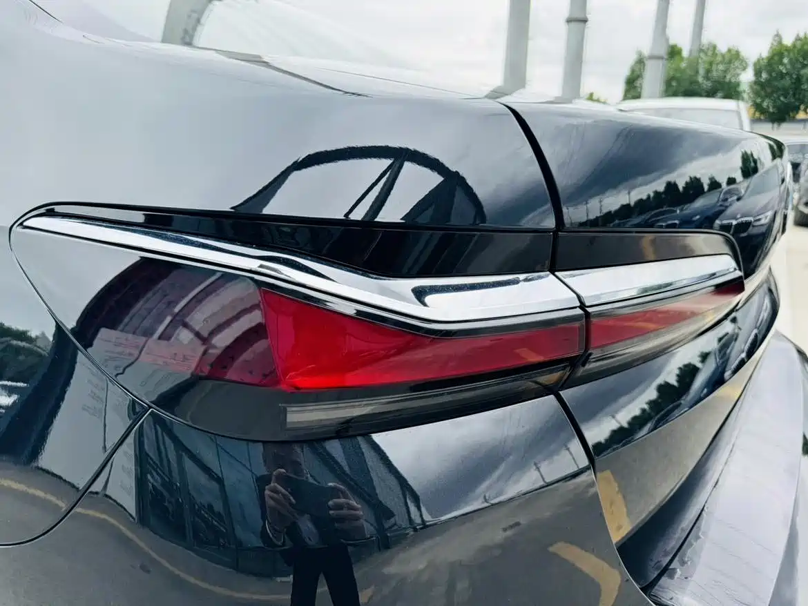 BMW 7 Series 2023 740Li Exclusive M Sport Package фото 35