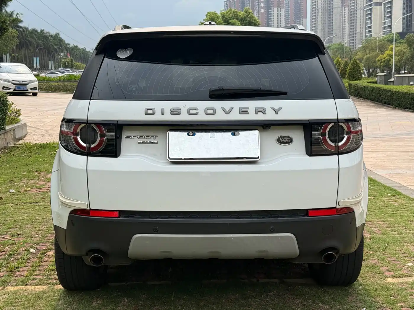 Land Rover Discovery Sport 2016 2.0T HSE фото 8