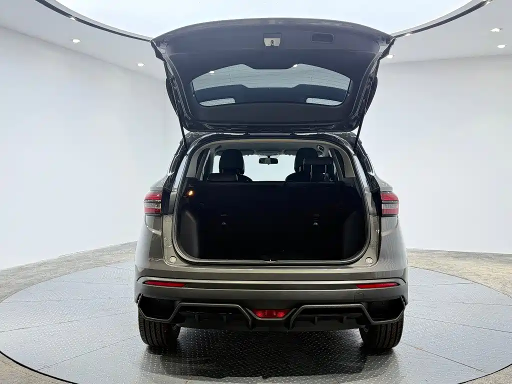 Фото 6 - Geely Binyue