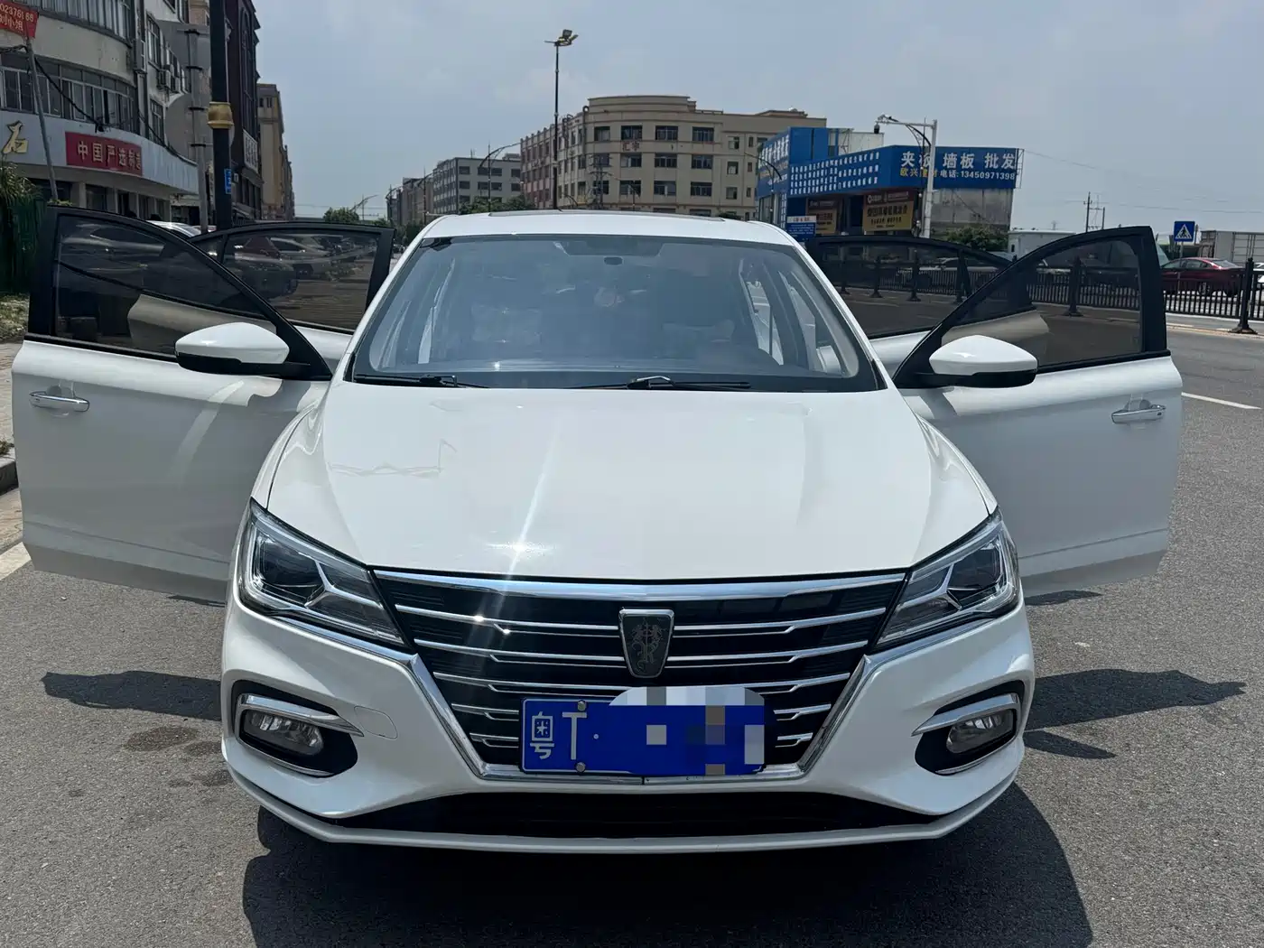 Photo 2 - Roewe i5