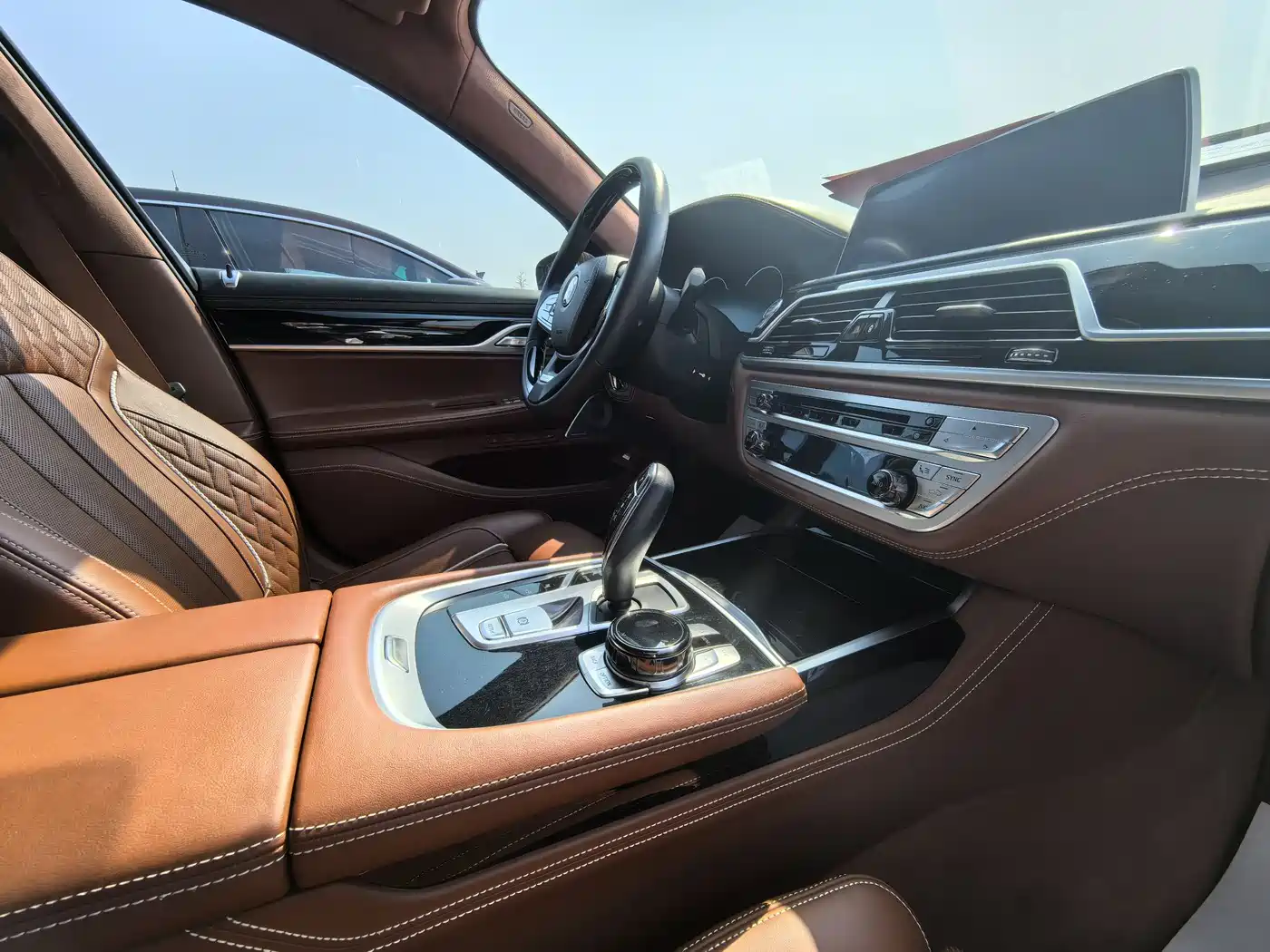 BMW 7 Series 2018 740Li xDrive Premium Type Excellence Package фото 10