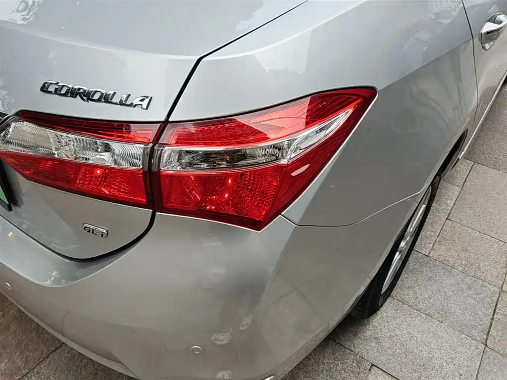 Toyota Corolla 2014 1.6L CVT GL-i фото 8