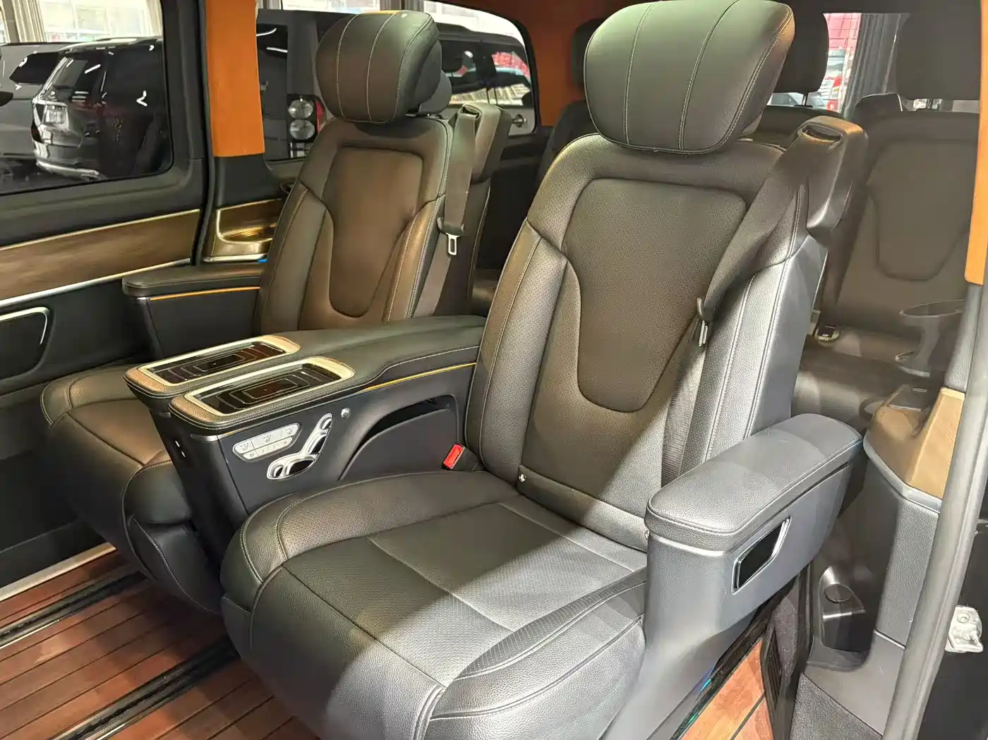 Mercedes-Benz V-Class 2021 V 260 L Long Wheelbase Luxury Edition фото 6