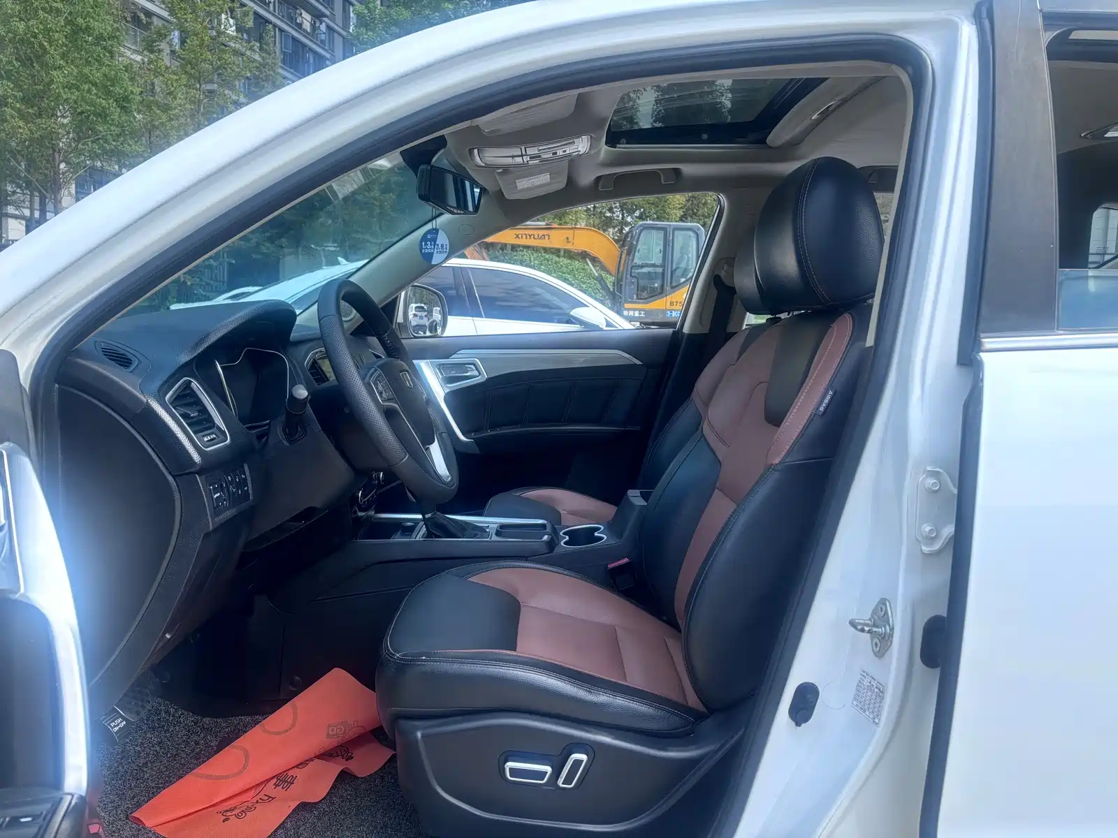 Photo 4 - Geely Emgrand X6