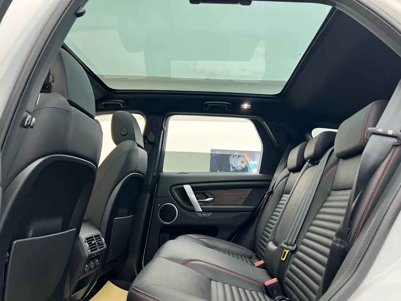 Land Rover Discovery Sport 2023 249PS R-Dynamic S Performance Version фото 27
