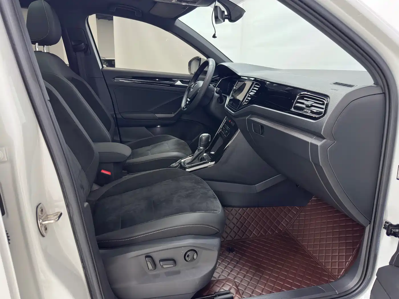 Volkswagen T-ROC 2021 280TSI DSG 4WD Luxury Connected фото 11