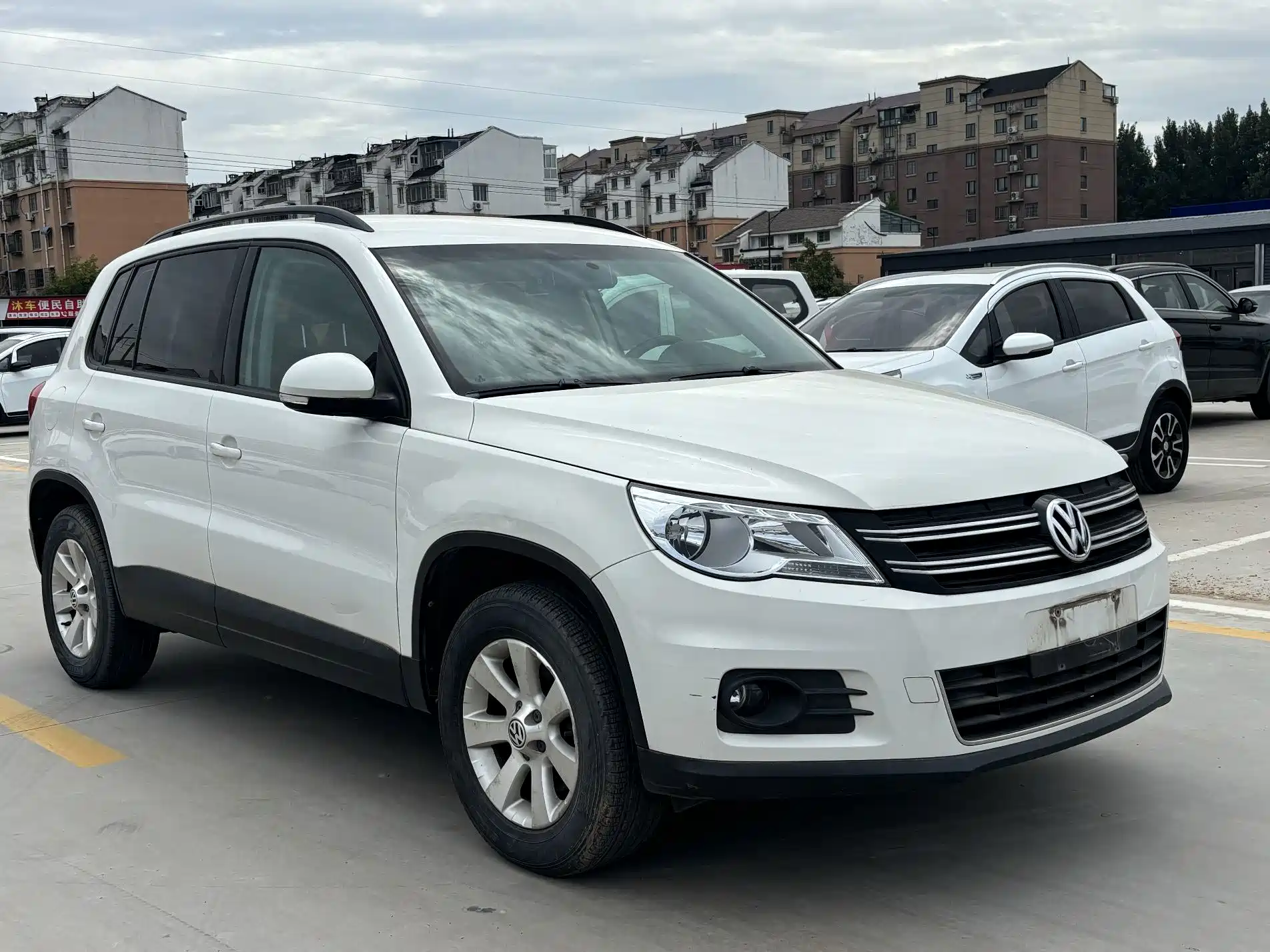 Photo 3 - Volkswagen Tiguan