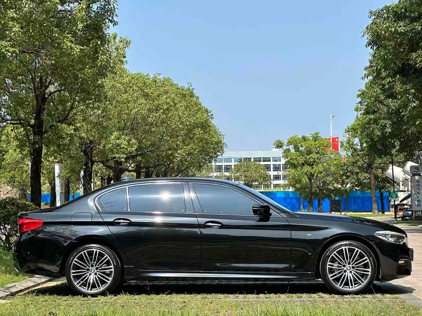 BMW 5 Series 2018 Facelift 530Li Exclusive M Sport Package фото 4