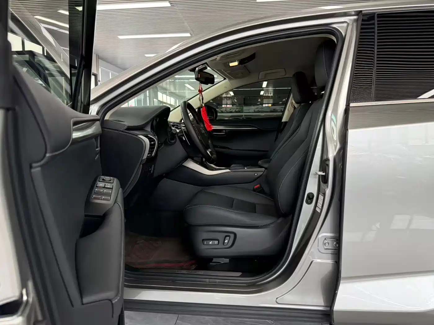 Lexus NX 2020 200 FWD Fengyi Edition China VI фото 5