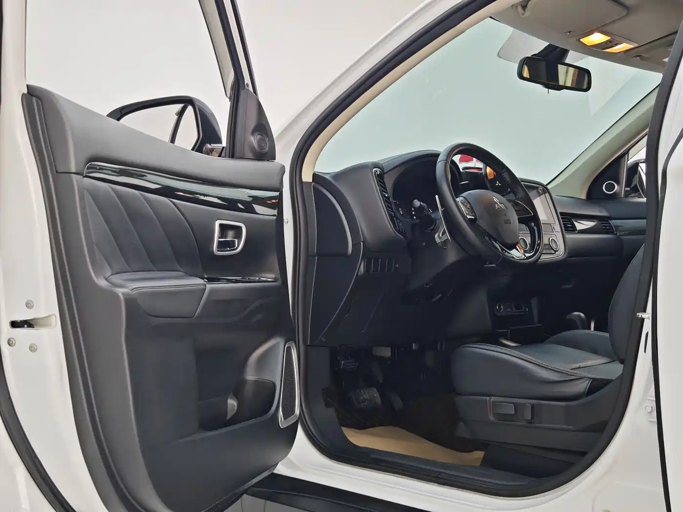 Mitsubishi Outlander 2019 2.4L 4WD Deluxe Edition 5-Seater China VI фото 24