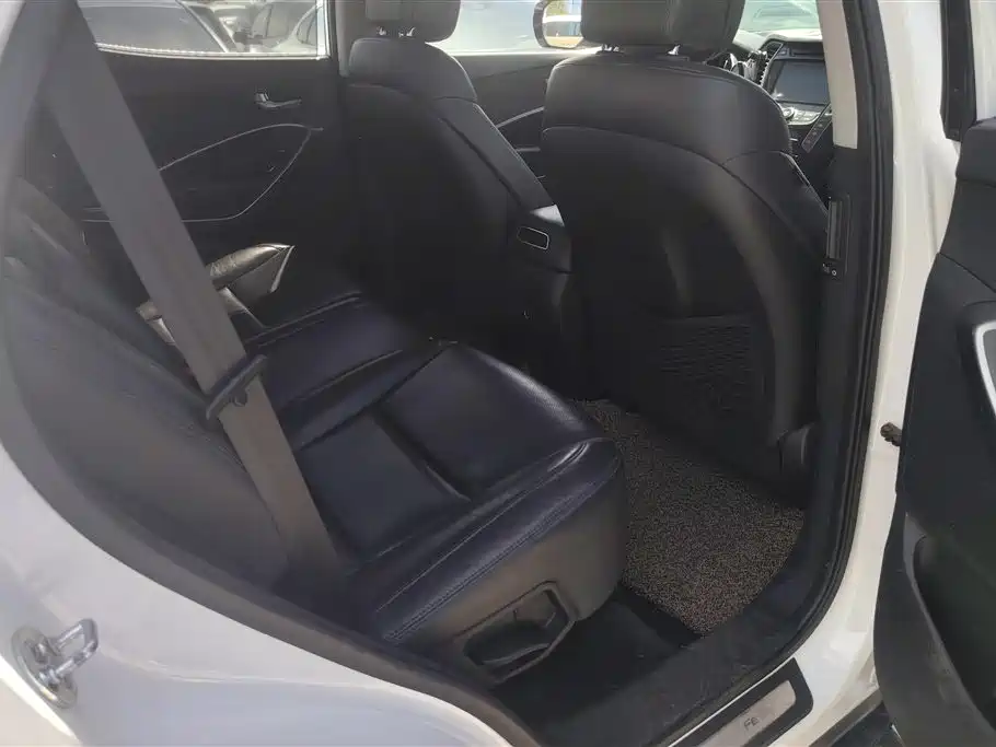 Hyundai Santa Fe 2015 2.0T Automatic 4WD Smart 7-seater фото 11
