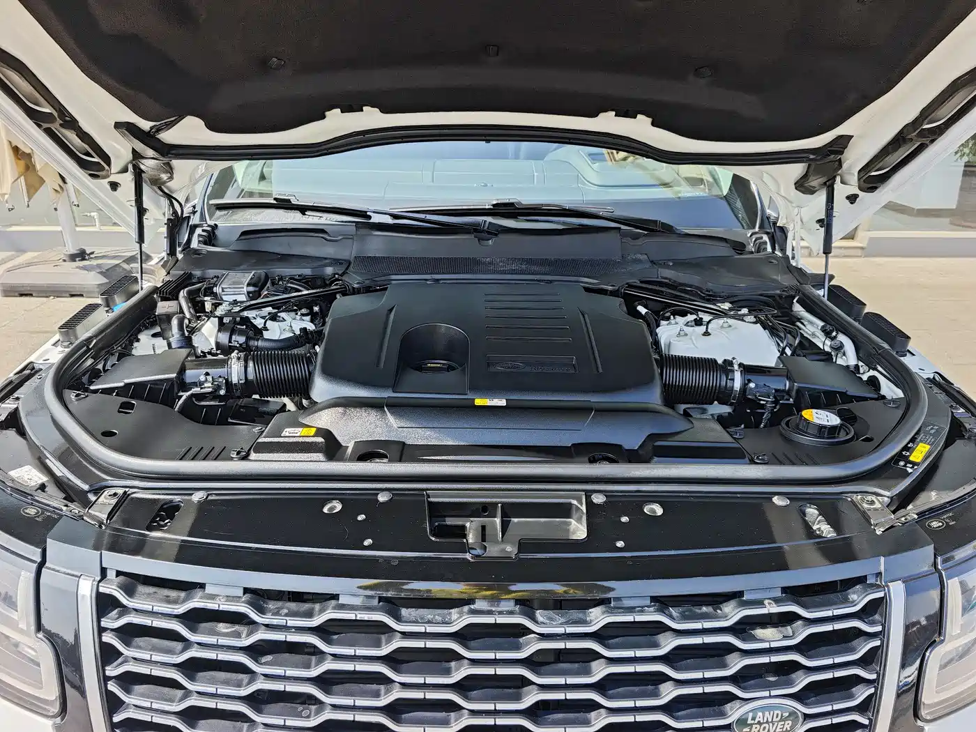 Land Rover Range Rover 2020 3.0 L6 Heritage Extended Edition фото 24