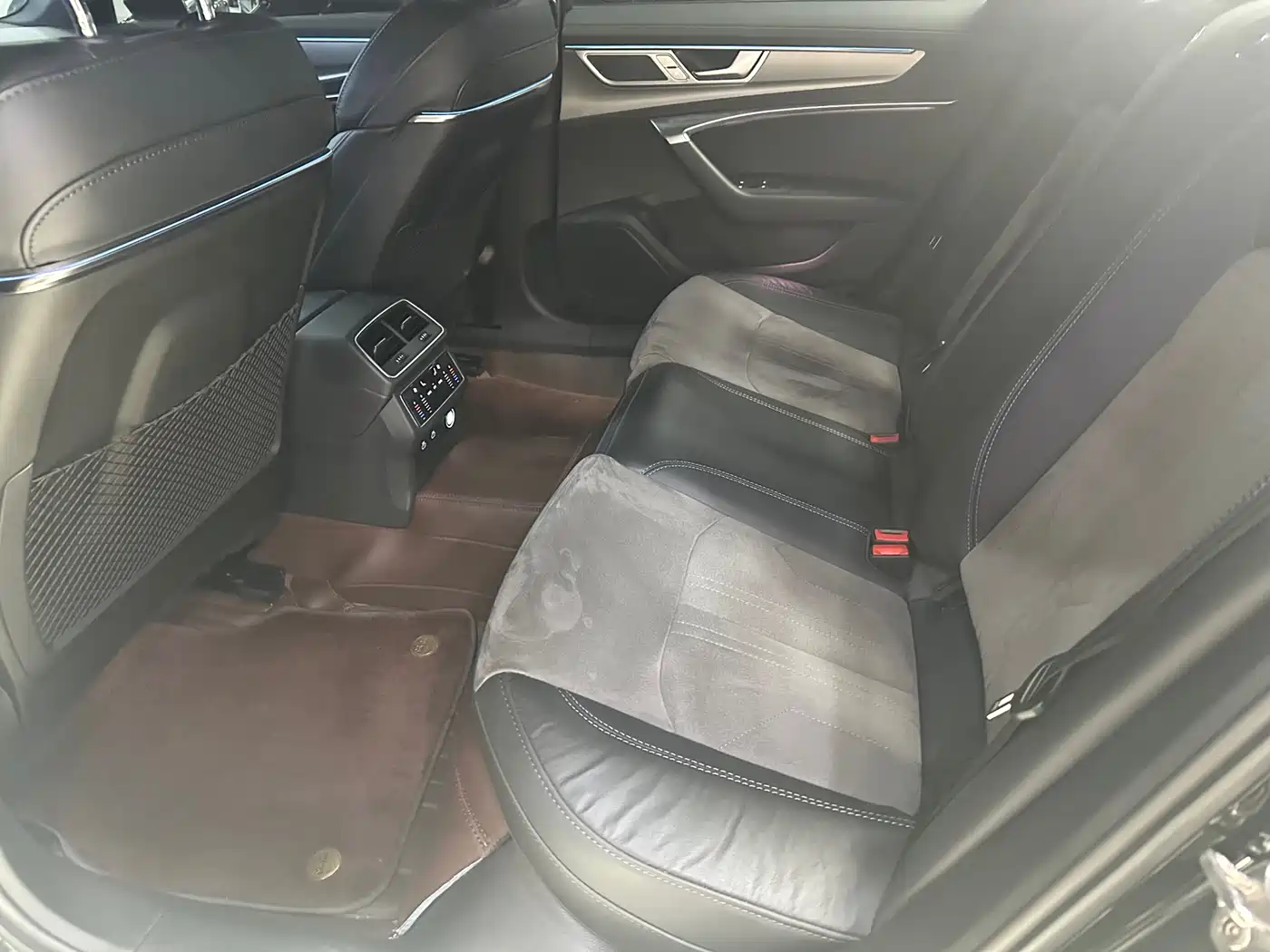Audi A6L 2023 45 TFSI Premium Selection Elegance фото 9