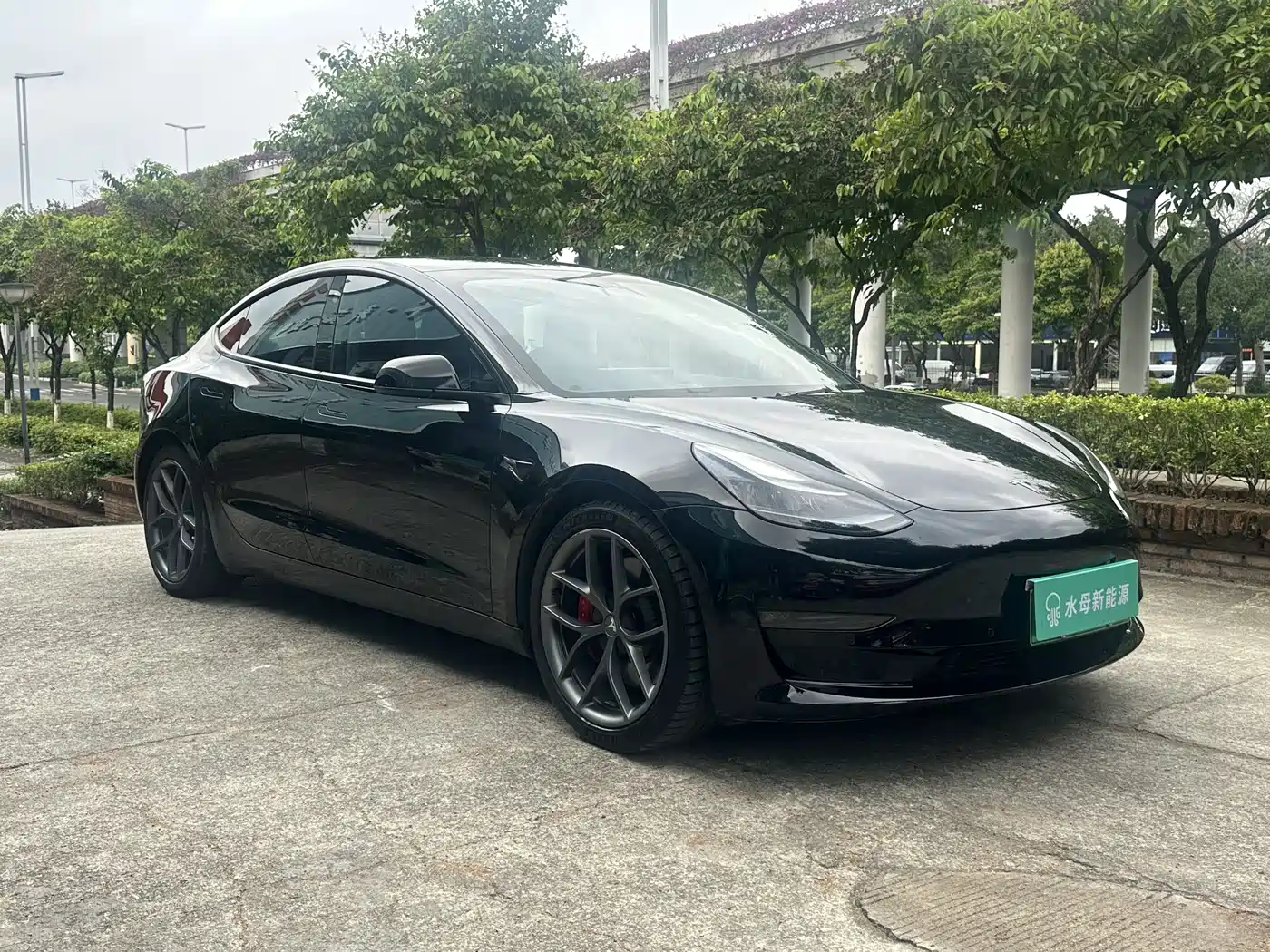 TESLA MODEL 3