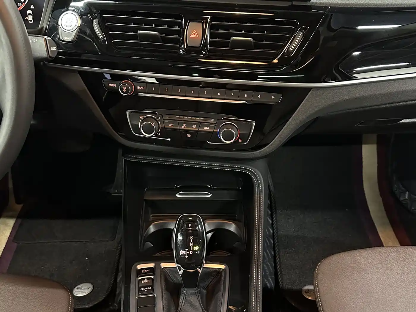 BMW 1 Series 2023 120i M Sport Shadow Edition фото 15