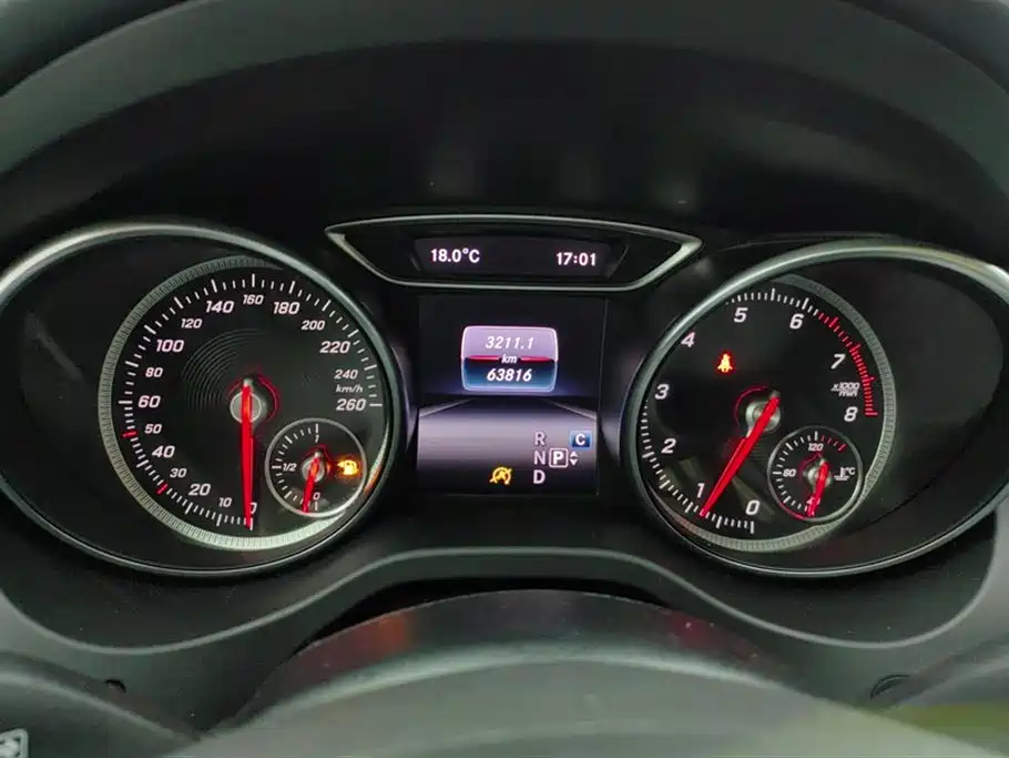 Mercedes-Benz GLA 2017 GLA 200 Dynamic фото 14
