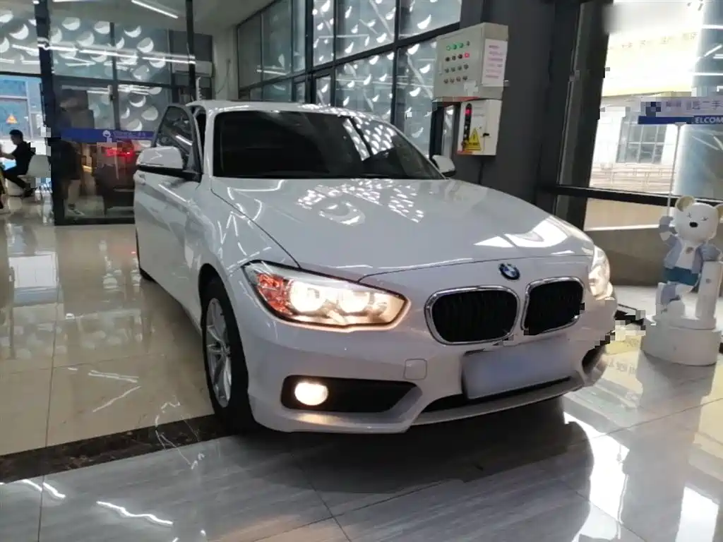 BMW 1 Series (Import) 2015 118i Leading фото 4