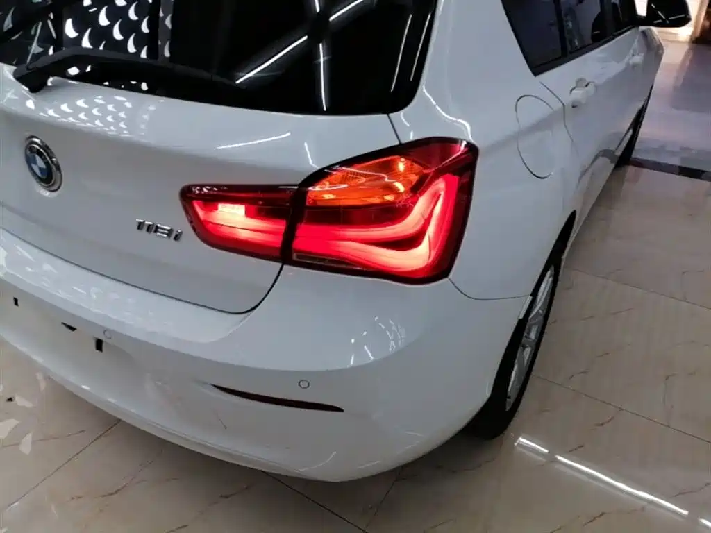 BMW 1 Series (Import) 2015 118i Leading фото 8