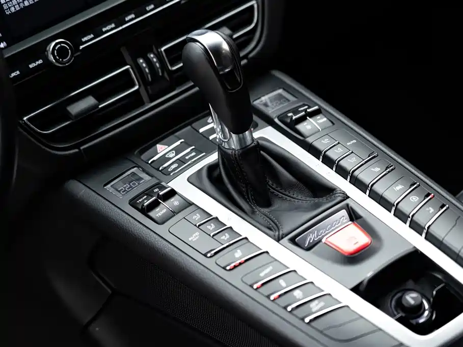 Porsche Macan 2018 Macan 2.0T фото 12