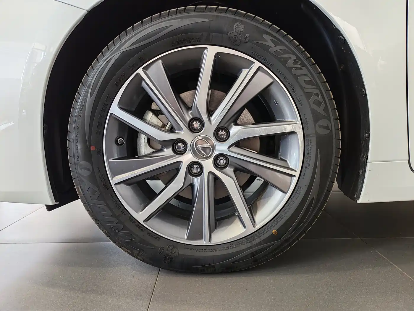 Lexus ES 2017 300h Mark Levinson Comfort Edition фото 4