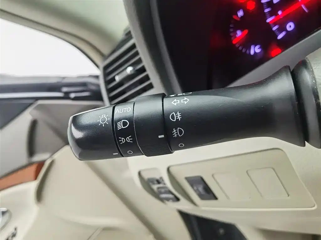 Toyota Camry 2013 200E Classic Elite Edition фото 21
