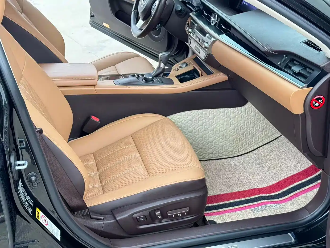 Photo 6 - Lexus ES
