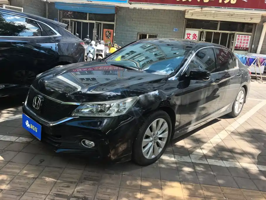 Фото 1 - Honda Accord