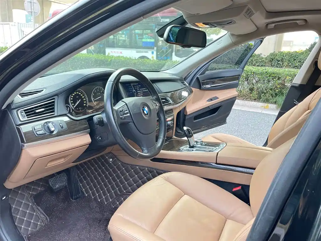 BMW 7 Series 2011 730Li Elegance фото 4