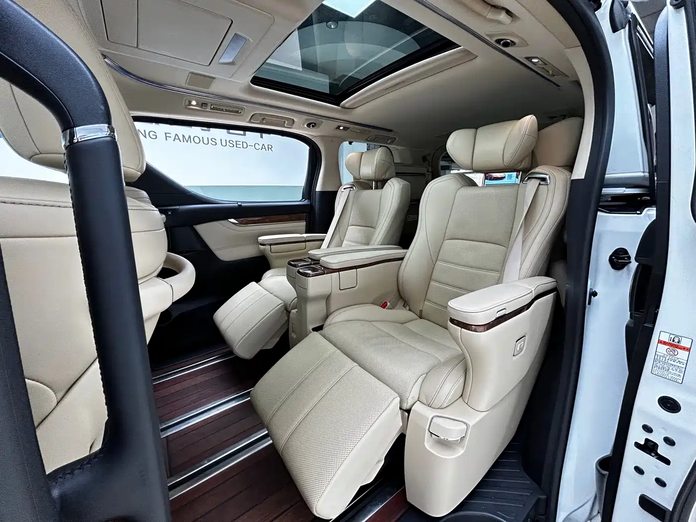 Toyota Alphard 2015 3.5L Premium Edition фото 14