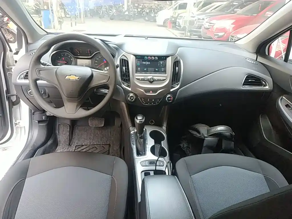 Chevrolet Cruze 2018 2018 320 Automatic Pioneer Sunroof Edition