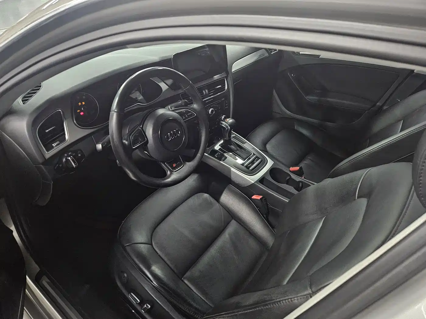 Audi A4L 2015 45 TFSI quattro Individual Sport фото 8