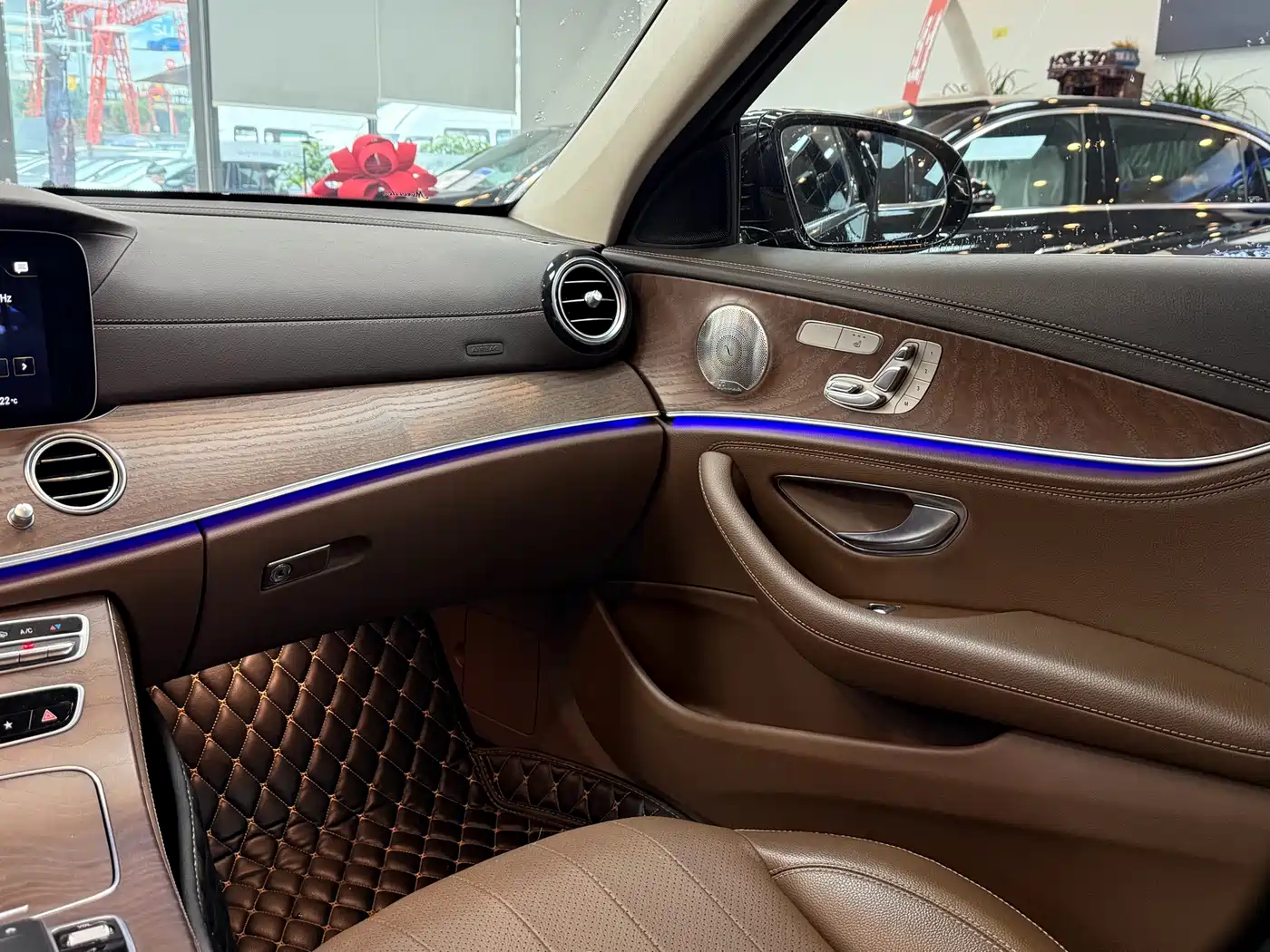 Mercedes-Benz E-Class 2022 E 300 L Luxury фото 20
